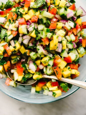 Receta de enlsalada de Salmón, mango y pepino